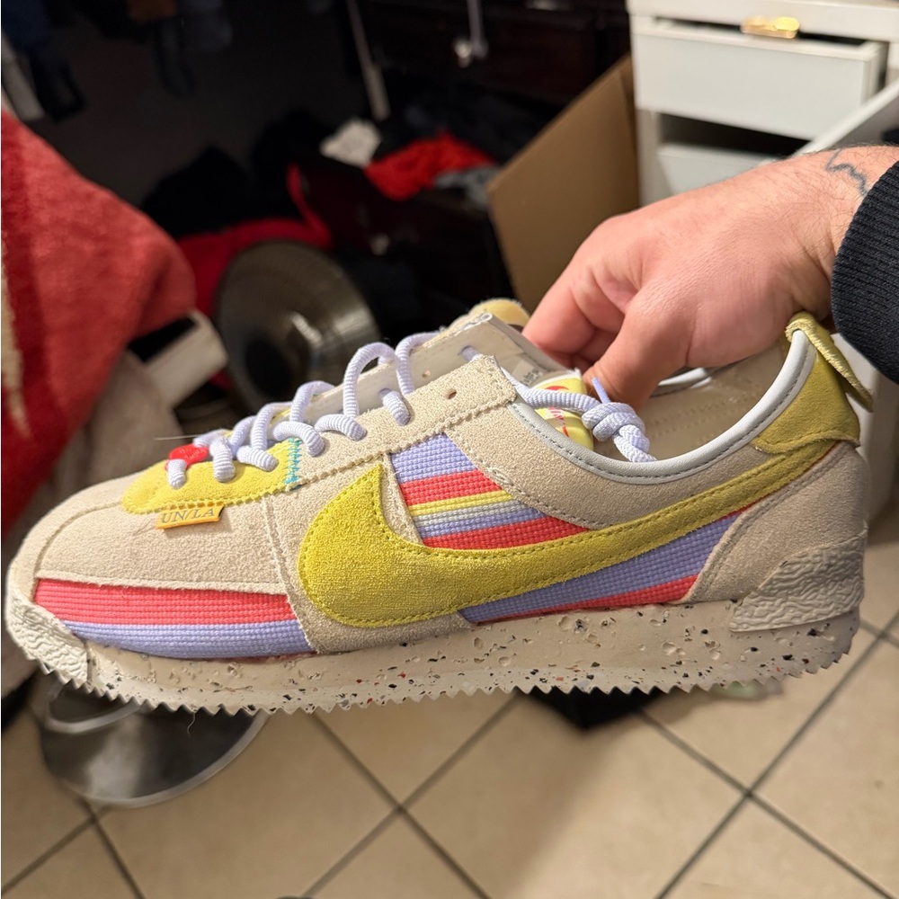 Nike Sneakers with Yellow and Cream Details